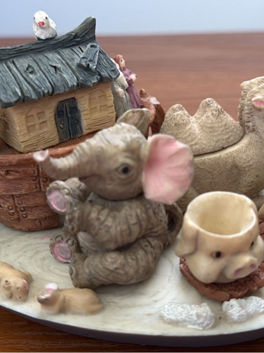 Adorable Miniature sculpture with removable and animals